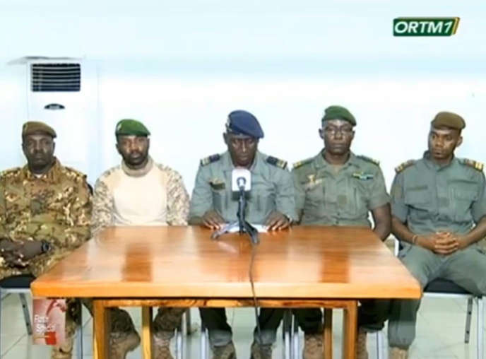 MALI: la junte militaire malienne libère deux détenus, l’ONU rencontre le président déchu