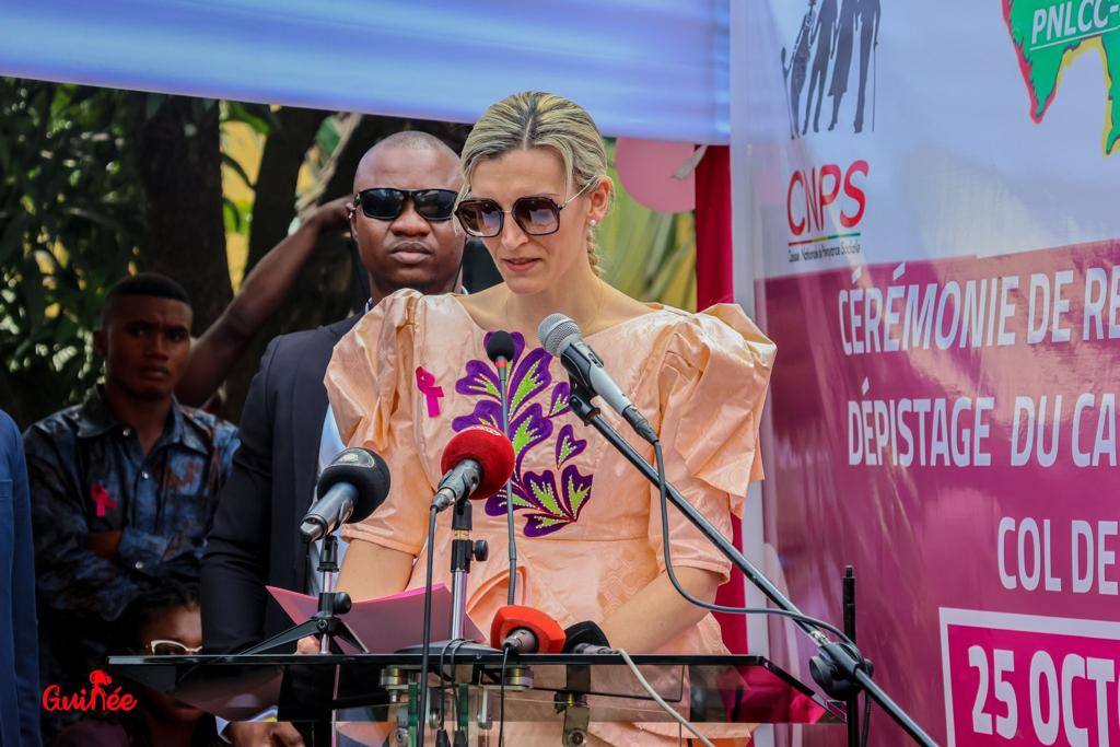 Campagne de prévention des cancers du sein et du col de l’utérus : La 1ère Dame Lauriane Doumbouya donne le coup d’envoi